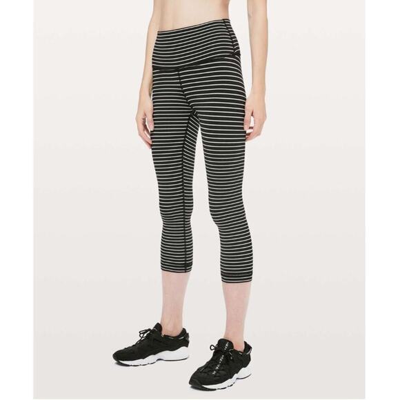Lululemon Wunder Under Crop (High-Rise) *21" SZ 2 Stripe Black White - Picture 1 of 9